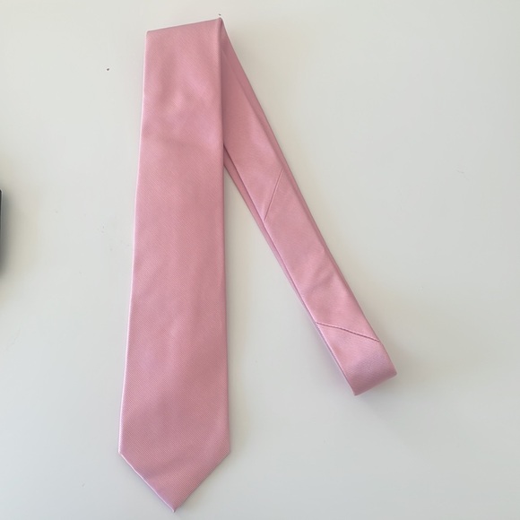 Light Pink Stain Resistant Jos. A. Bank Men’s Solid Tie - Traveler Collection - Picture 3 of 7